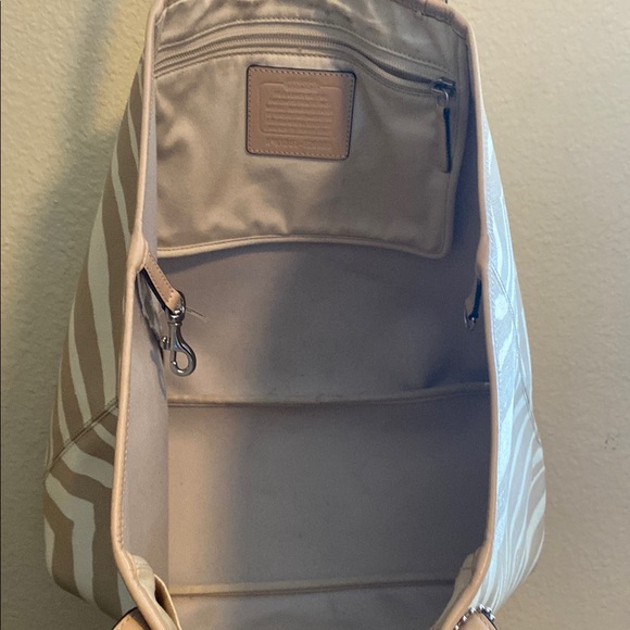 Coach Tan and Cream Tote Bag - Picture 9 of 11